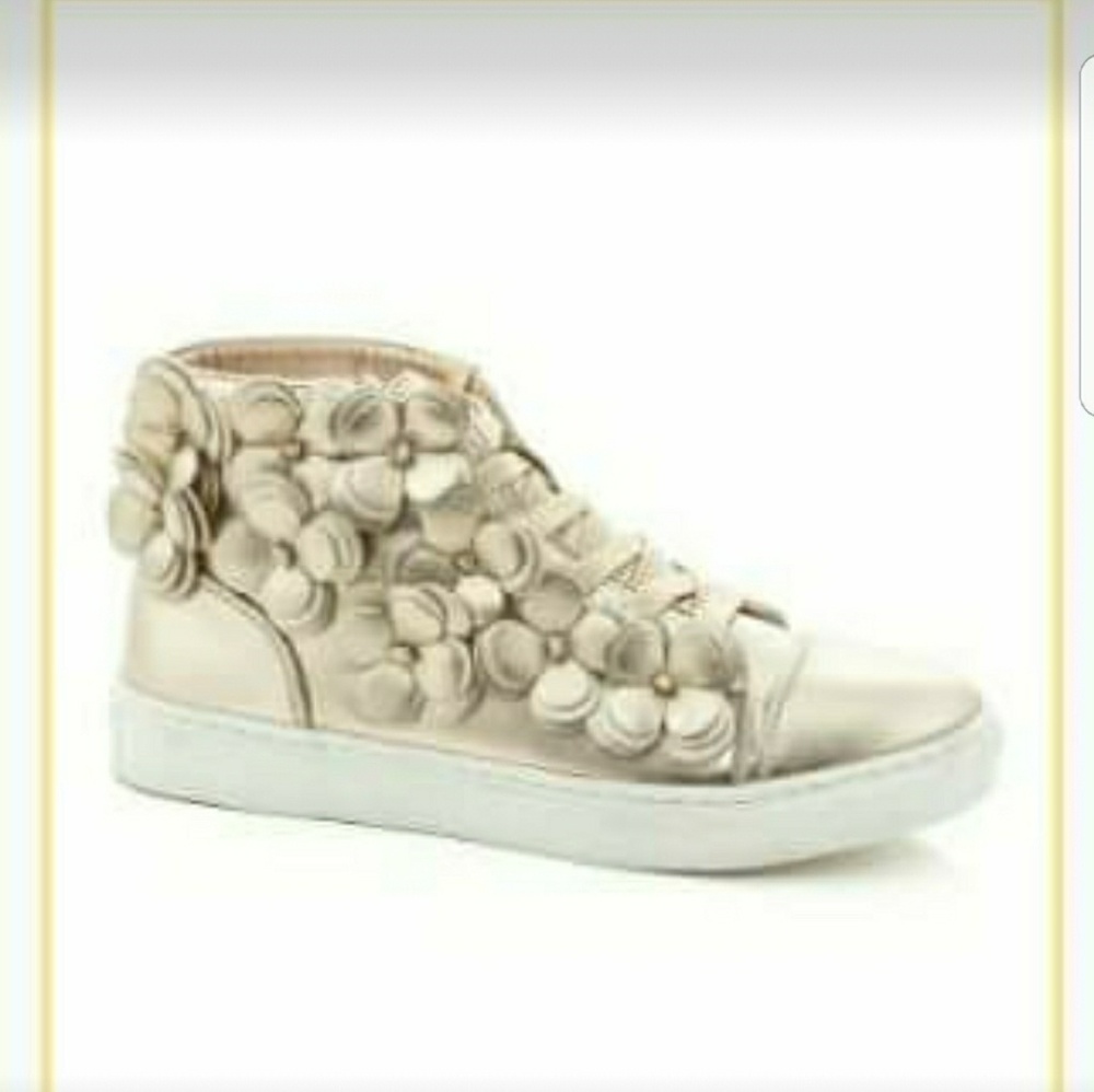 Gold hightop sneaker